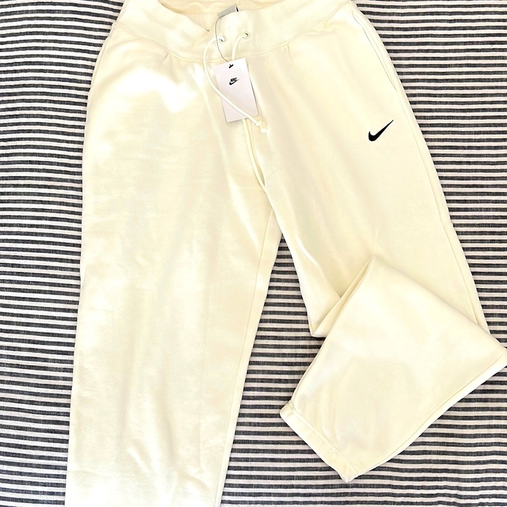 NWT Nike Ivory Sweatpants